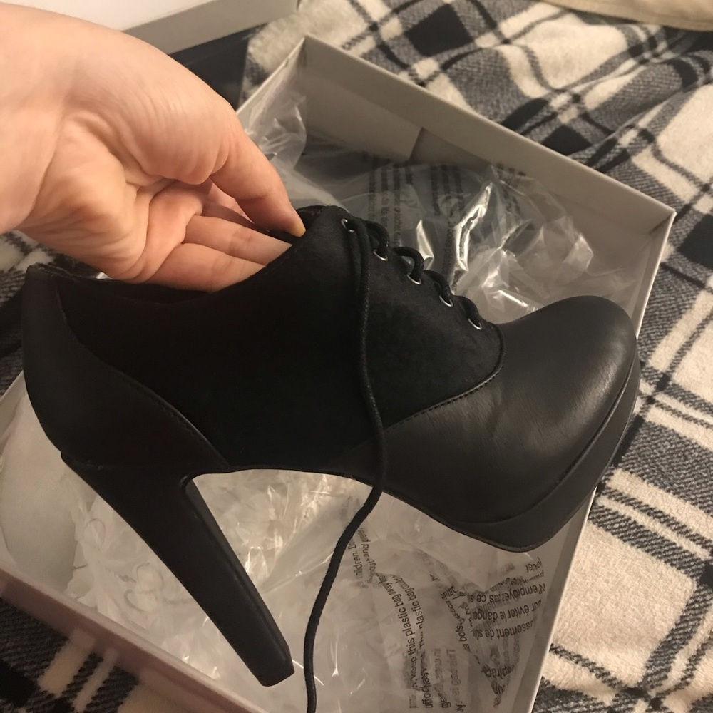 Jessica Simpson NWT heels. Size 6 1/2